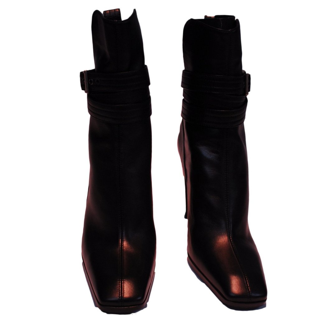 Smooth leather boots with angled square toe